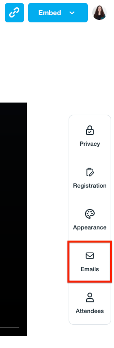 Captura de pantalla que muestra la página de gestión del seminario web, que destaca el botón de correos electrónicos en la parte derecha.